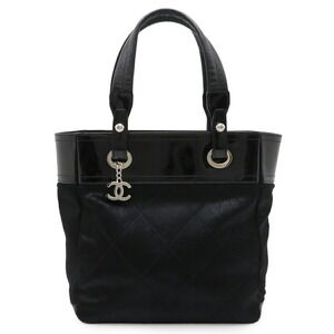 CHANEL Black Leather Shoulder Bag